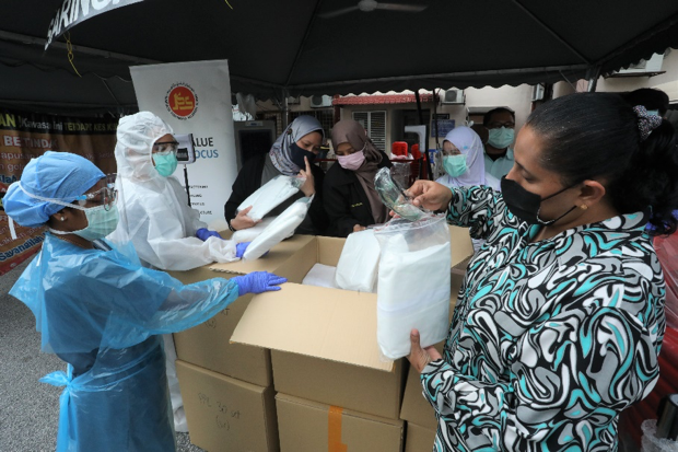KPS contributes PPE to frontliners at Kelana Jaya Health Clinic